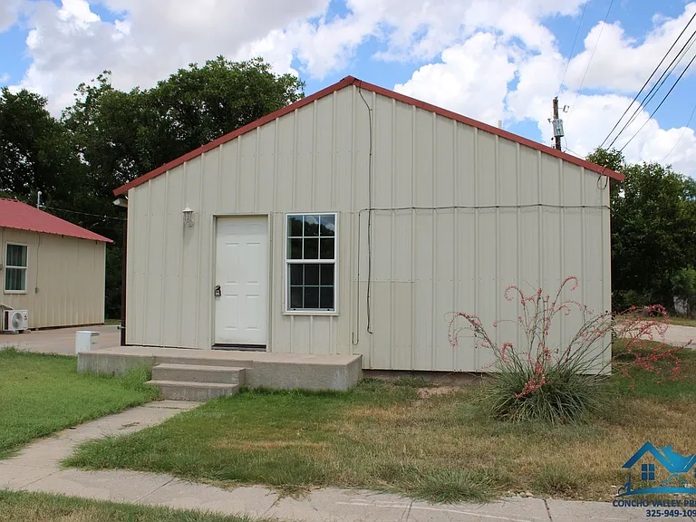1312 S Chadbourne St — Photo 1
