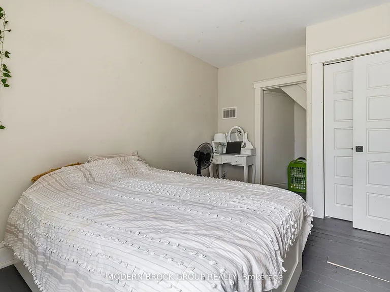 322 King St W — Photo 17
