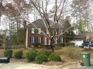 212 Stoneleigh Dr, Cary, NC 27511