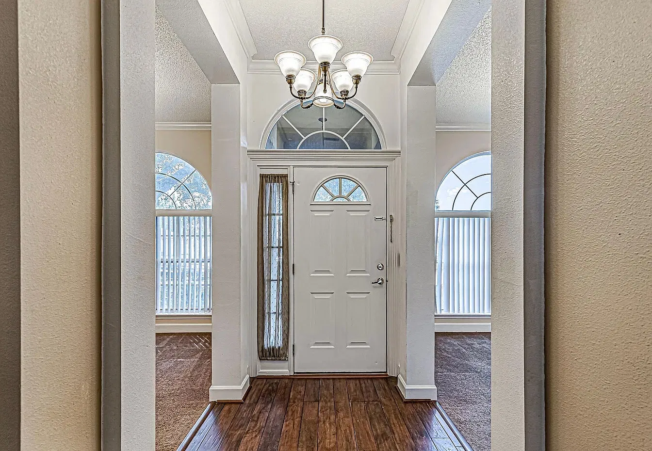 3 bed, 2027 sqft, $2,610 — Photo 3