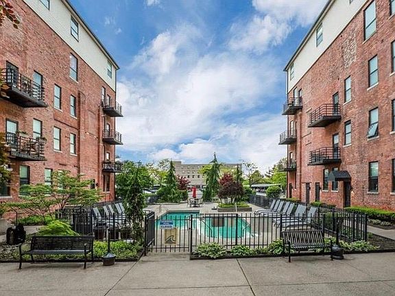 3rd image of 6533 E Jefferson Ave APT 222