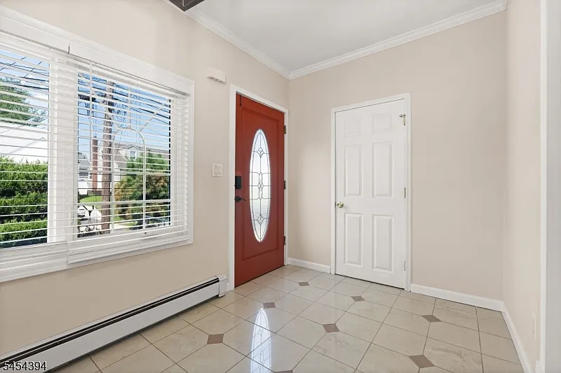 5 bed, 3.5 bath, $4,695 — Photo 2