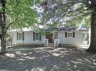 306 SE Kings Cross Rd, Blue Springs, MO 64014