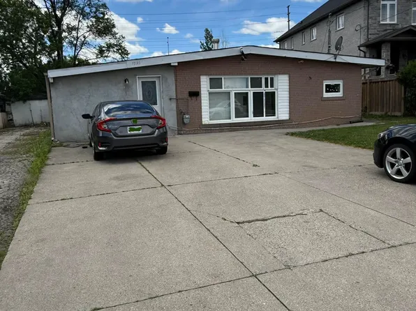 7530 Redstone Rd, Mississauga, ON L4T 2B8