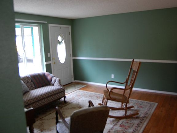3rd image of 2533 Aspen St SE