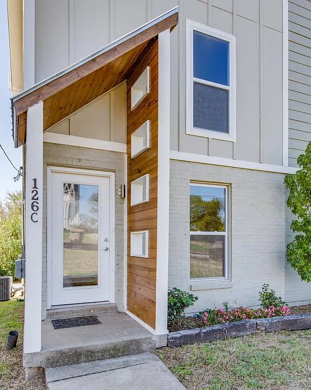 126 Fern Ave — Photo 2