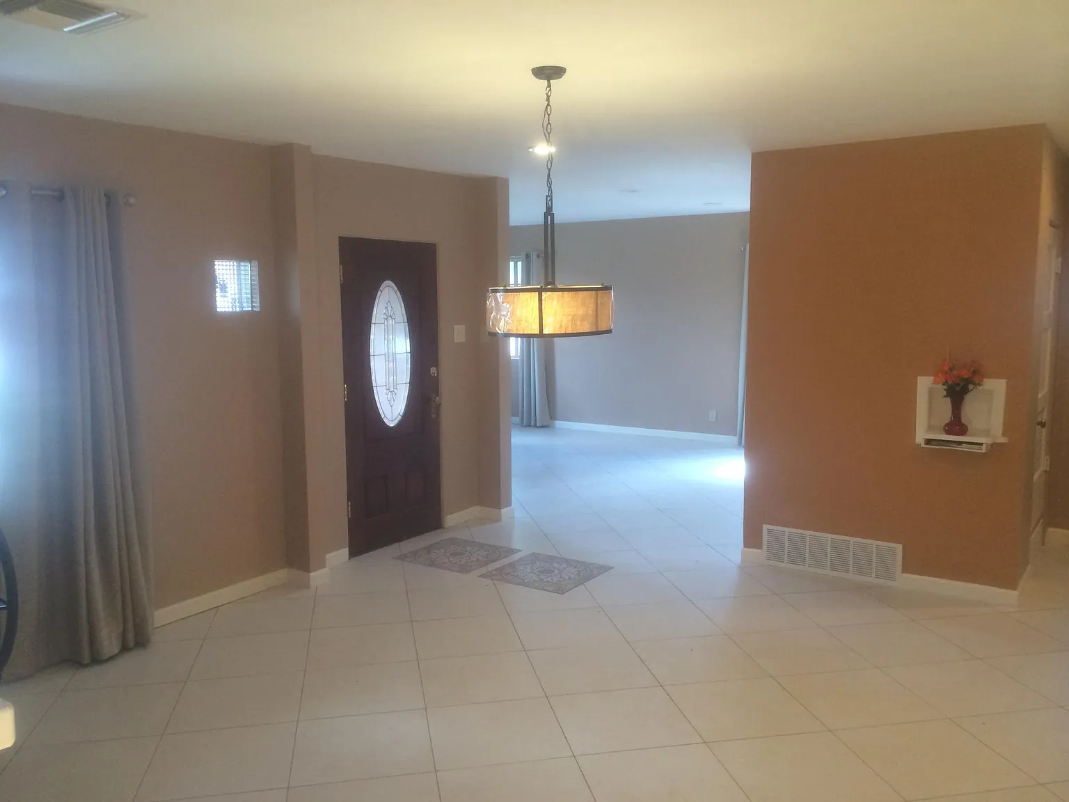 3 bed, 1988 sqft, $2,800 — Photo 2