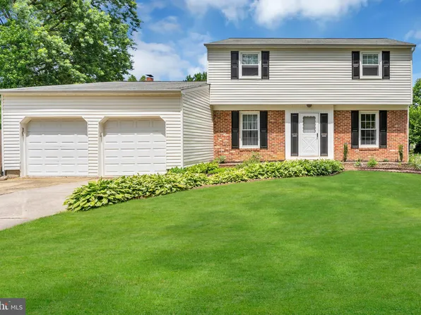 16 Beth Dr, Moorestown, NJ 08057