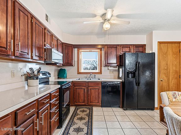 4th image of 1038 Trevilian Way