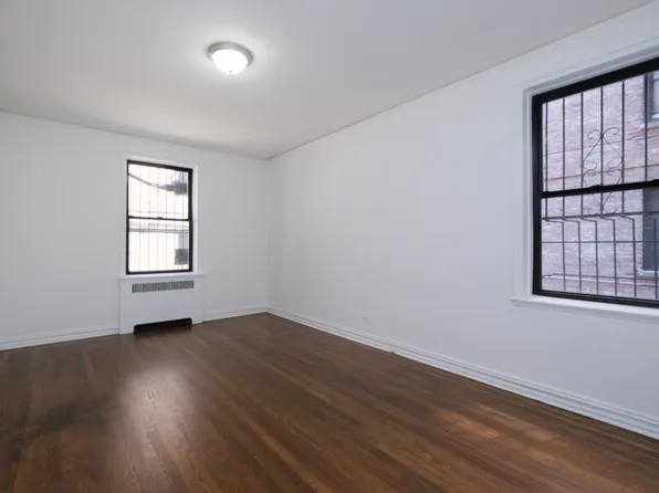 2685 Creston Avenue image 5 of 9