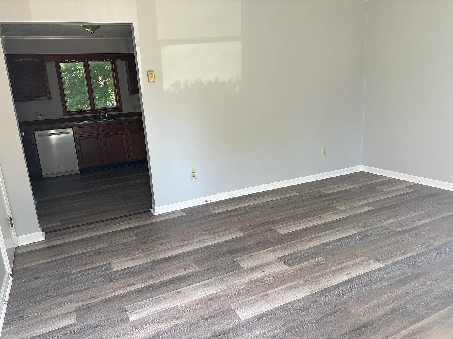 2 bed, 1.5 bath, 1100 sqft, $1,250 — Photo 3
