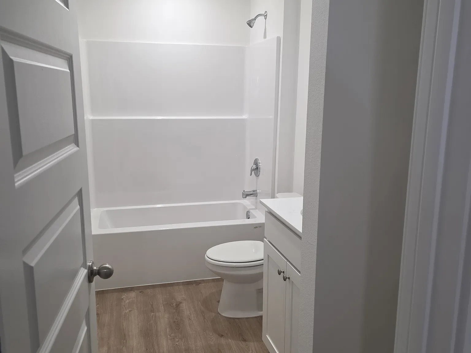 4 bed, 2319 sqft, $2,800 — Photo 3