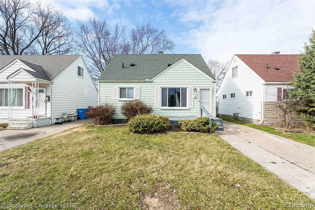 3 bed, 1.0 bath, 910 sqft, $1,400 — Photo 2