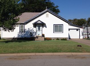 417 N Hart St, Meade, KS 67864