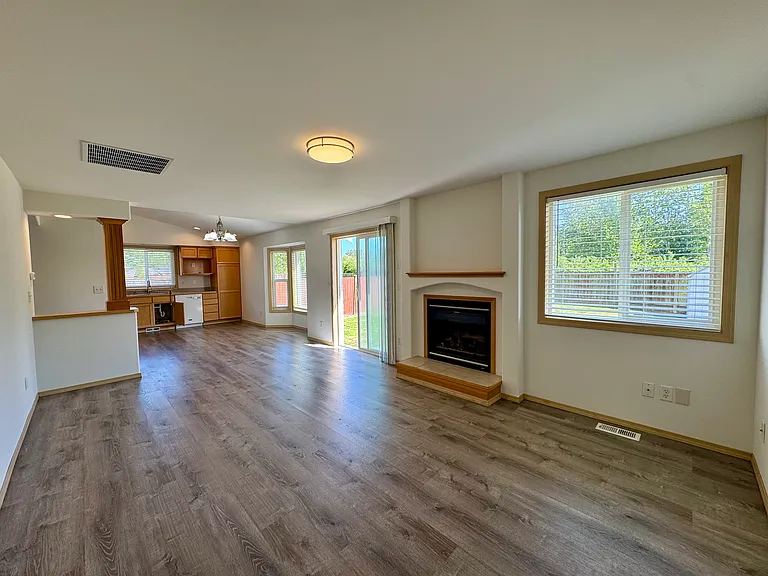7470 Leeside Dr — Photo 8