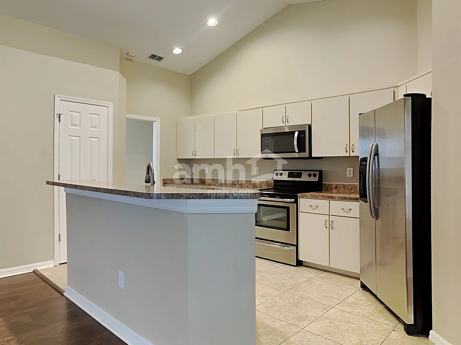 4 bed, 2.0 bath, 2056 sqft, $2,605 — Photo 2