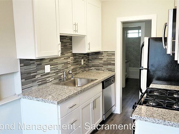 5th image of 1626 27th St APT 02