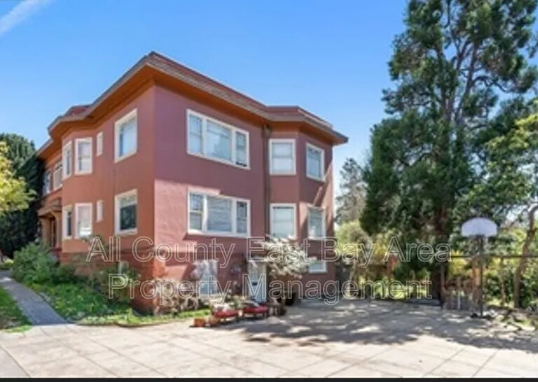 2632 Hillegass Ave #E — Photo 1