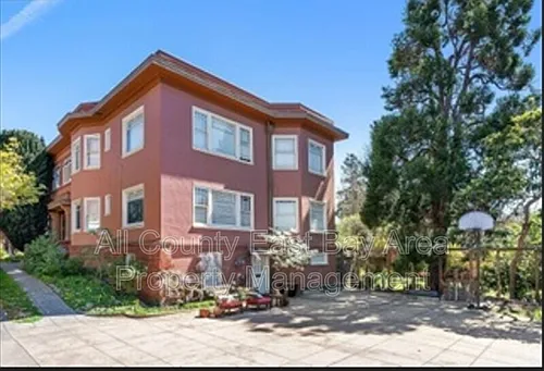 2632 Hillegass Ave #E Photo 1