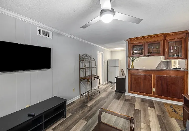 640 Cornell St — Photo 12