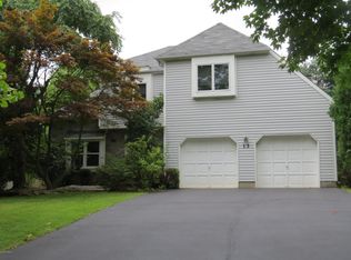 13 Chatham Ridge Dr, Freehold, NJ 07728