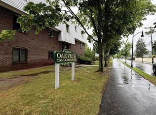 15 Oak Neck Rd APT 16, Hyannis, MA 02601