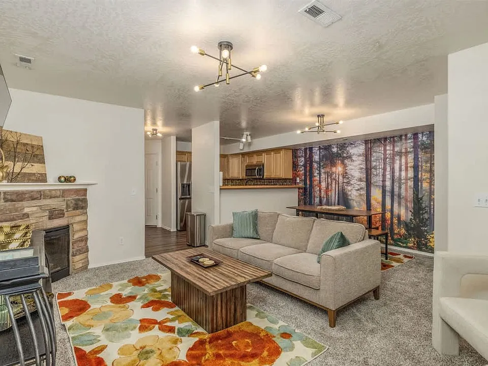 574 N Hydra Pl #ID1542951P