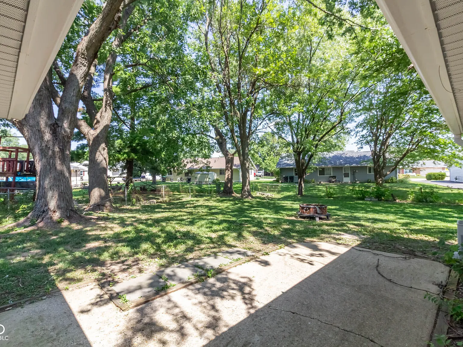 3 bed, 1.0 bath, 1107 sqft, $1,450 — Photo 3