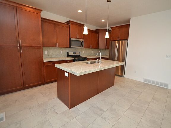 4th image of 1387 W Plumrose Way