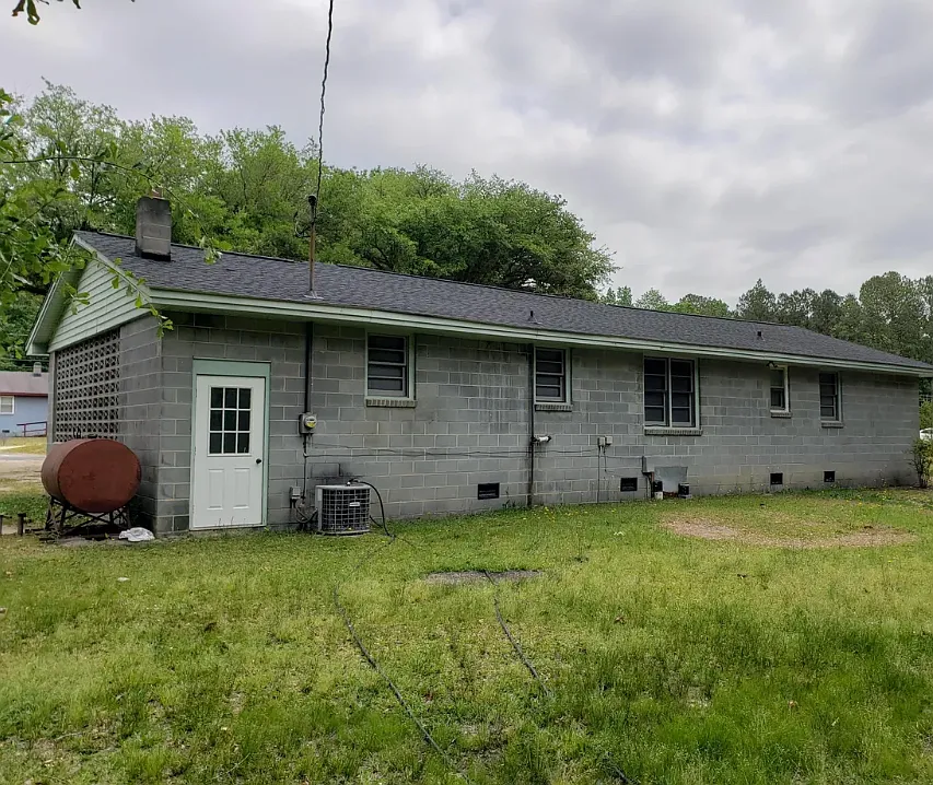 3 bed, 1329 sqft, $1,050 — Photo 2