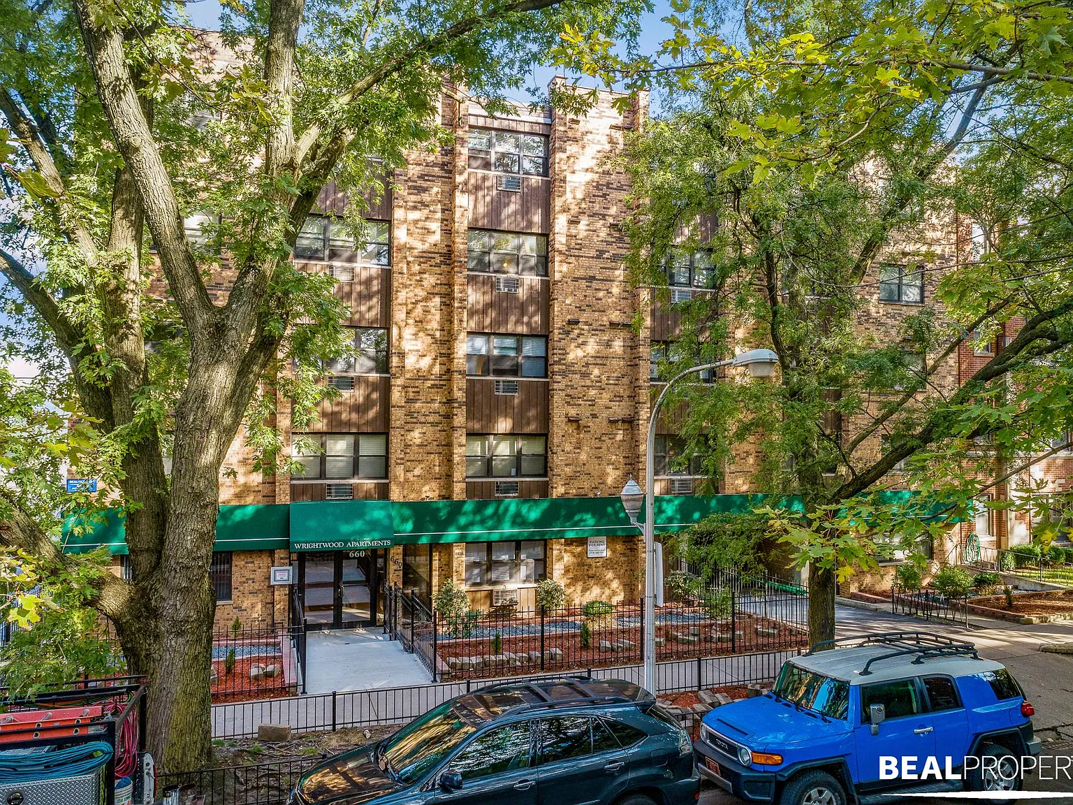 660 West Wrightwood — Photo 2