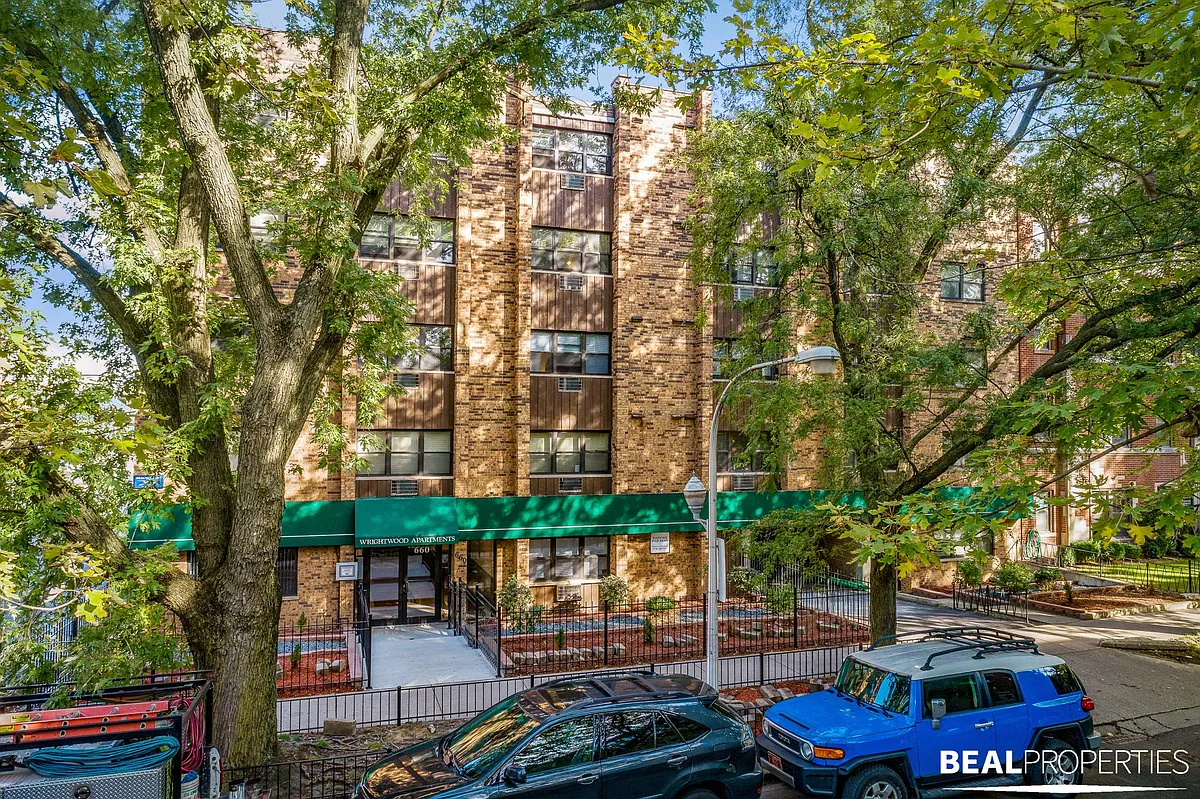 Building Photo - 660 West Wrightwood