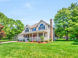 5 Edward Cir, Bellingham, MA 02019