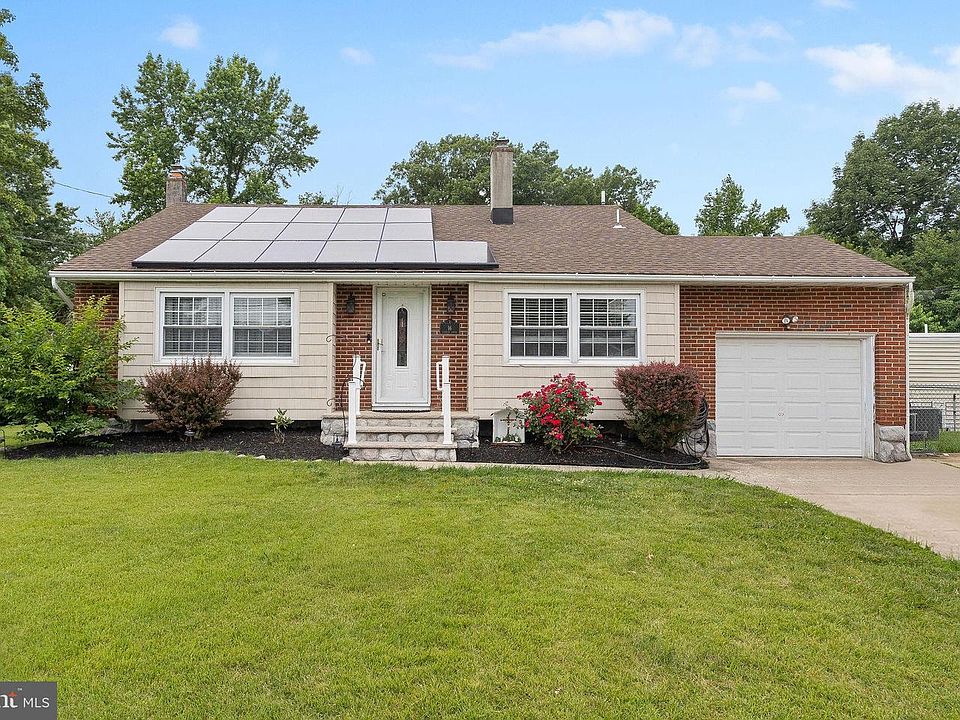 1st image of 16 Landon Dr