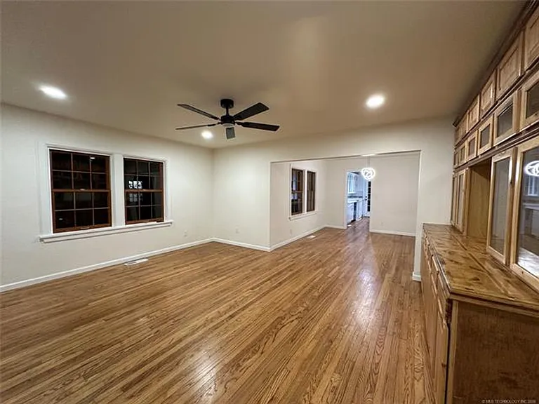 1235 S Gary Pl — Photo 27