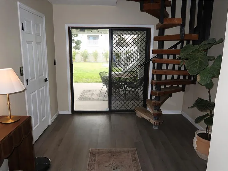 5945 Venetian Blvd NE — Photo 27