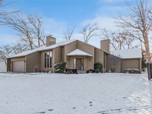 3571 Timberline Dr NE, Cedar Rapids, IA 52402