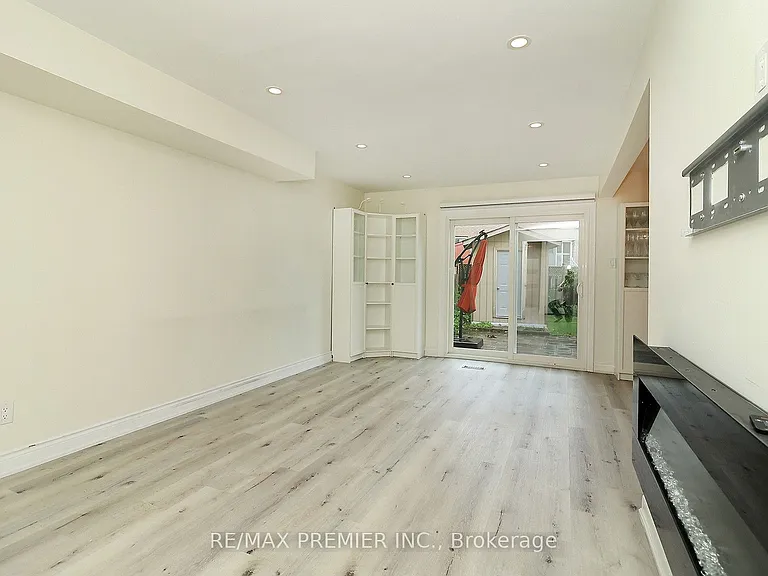 27 Prairie Dunes Pl — Photo 4