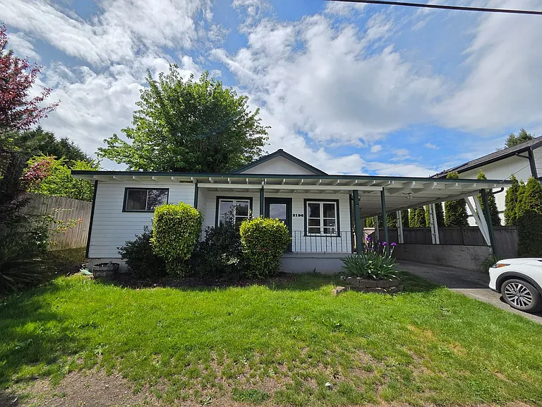 2196 Spring St E — Photo 2
