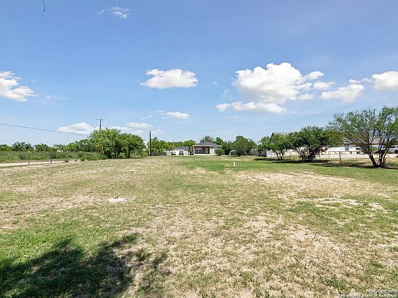 4th image of 166 E County Road 5719