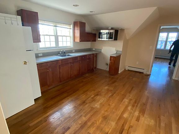 2nd image of 236 Bay 8th St #3