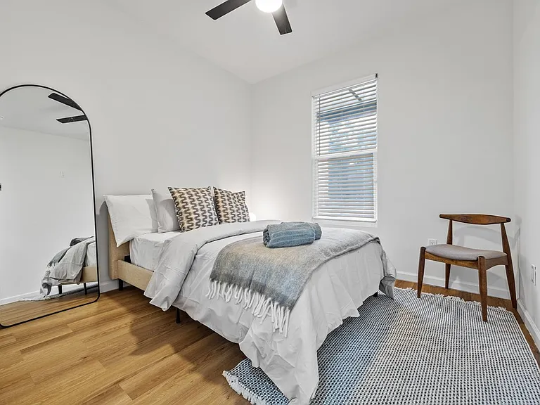 1089 Garibaldi St SW — Photo 7