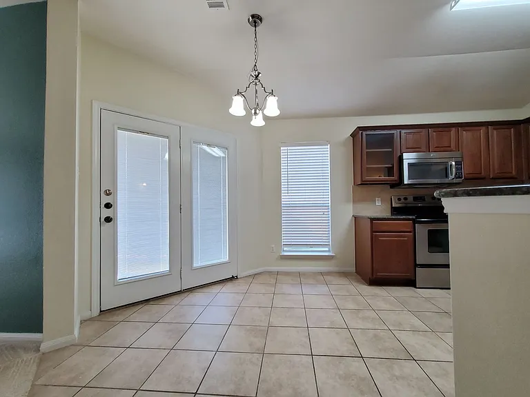 6304 Taree Loop — Photo 10