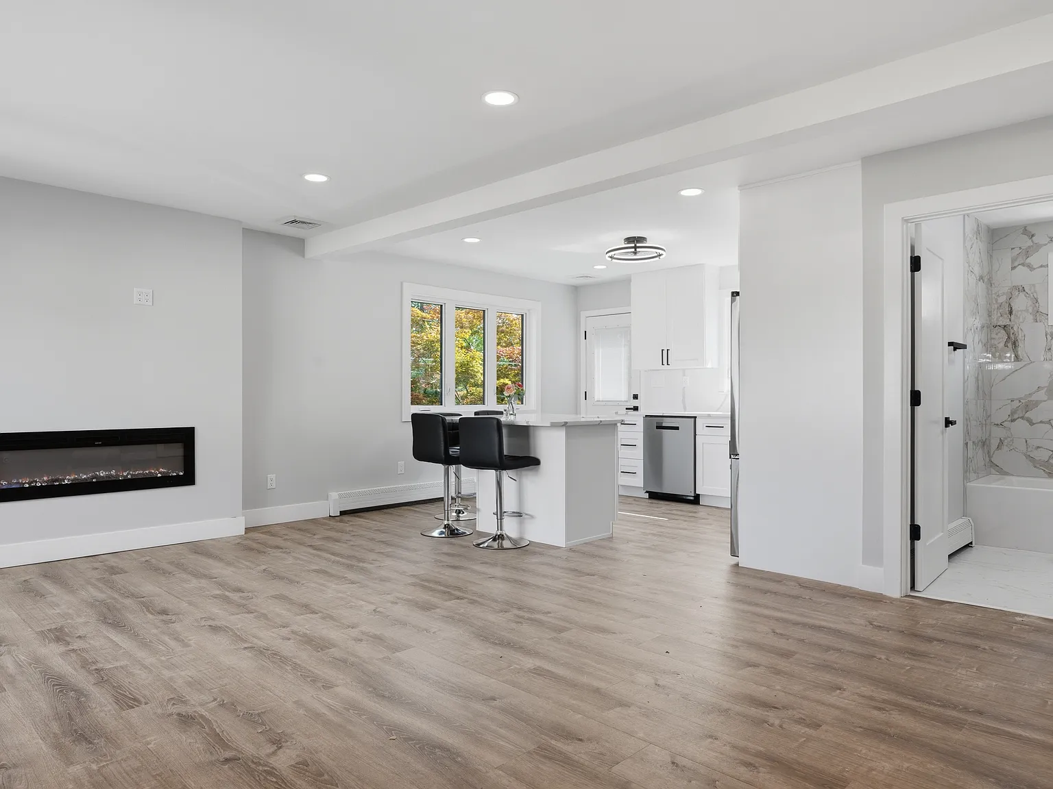 2 bed, 1736 sqft, $4,500 — Photo 3