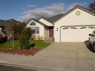 1587 Summer Pl, Talent, OR 97540