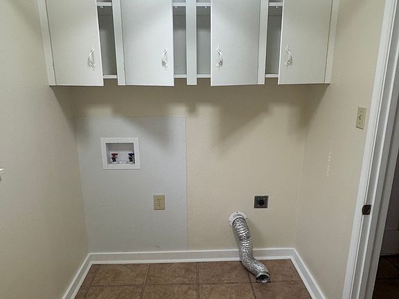 3rd image of 2121 Woodhaven Dr