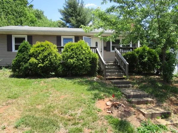 1218 Agnese St, Charlottesville, VA 22901
