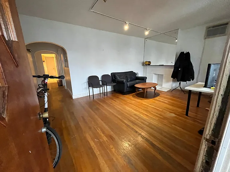 5808 Hobart St #1 — Photo 3