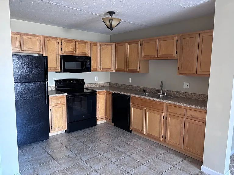 Lakepointe Apartment Homes — Photo 26