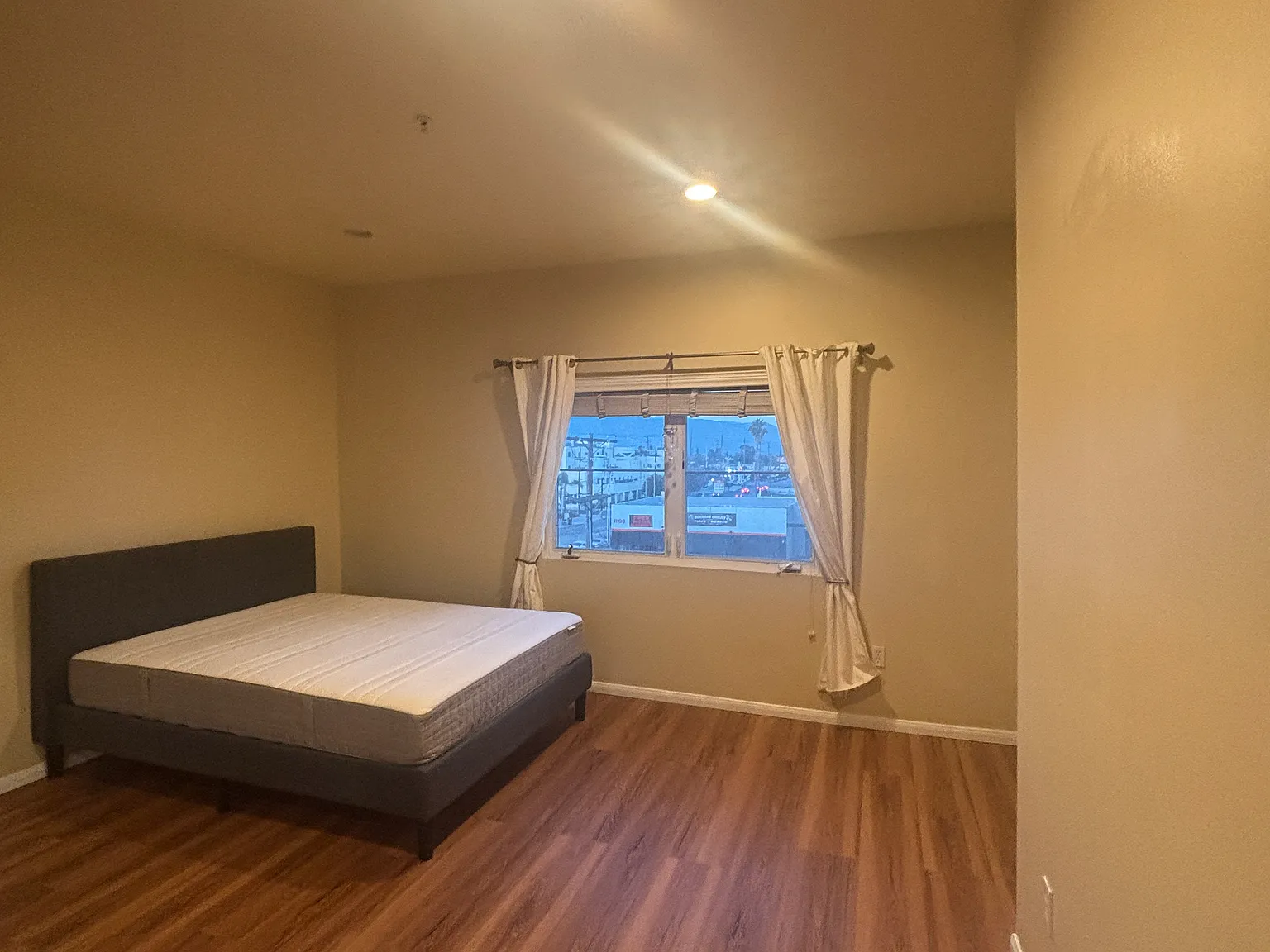2 bed, 1040 sqft, $1,500 — Photo 2